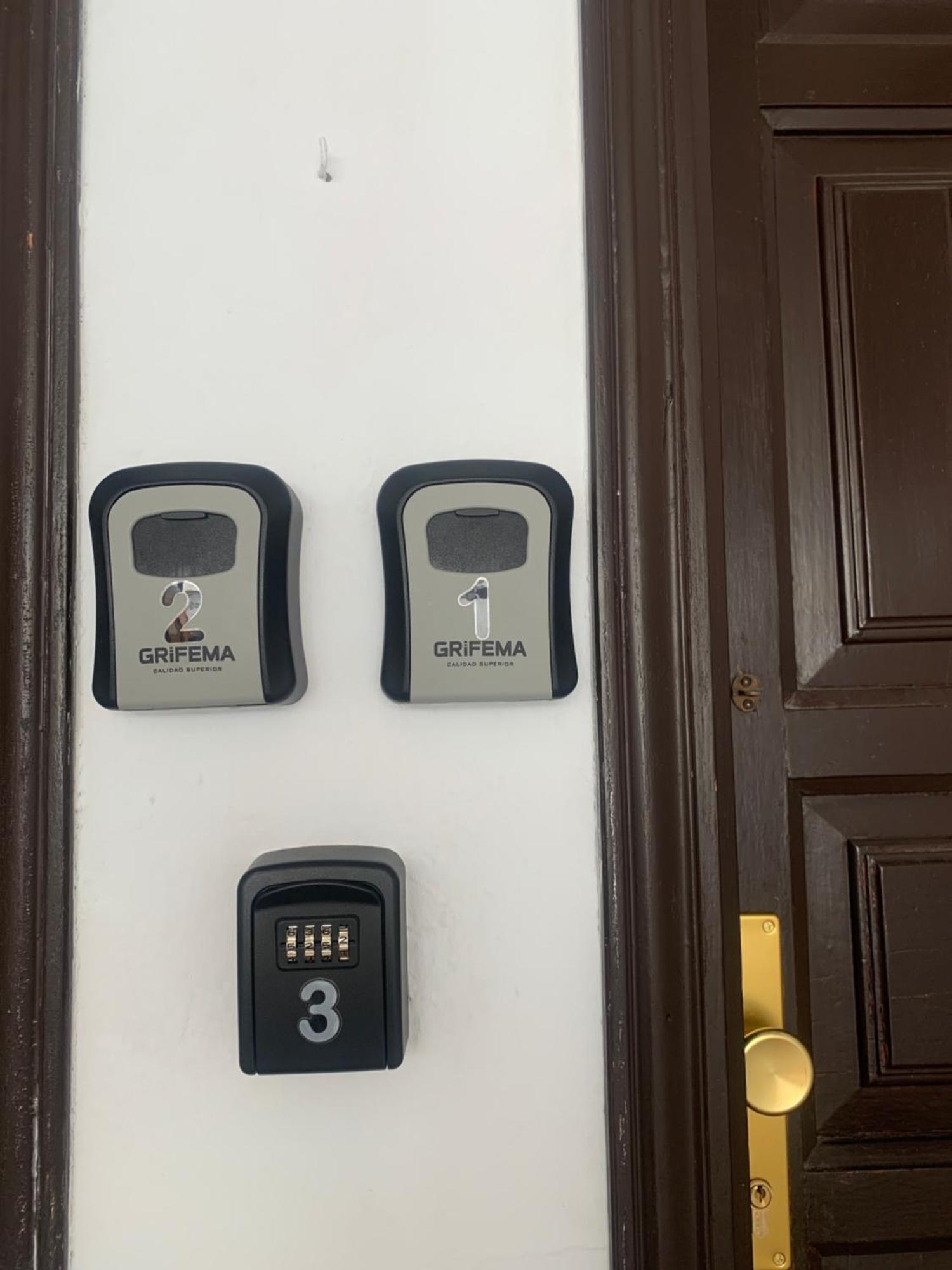 Habitaciones Privadas Cerca De La Playa Y Aeropuerto En Casa Compartida Con Otros Huespedes Playa Honda  Dış mekan fotoğraf