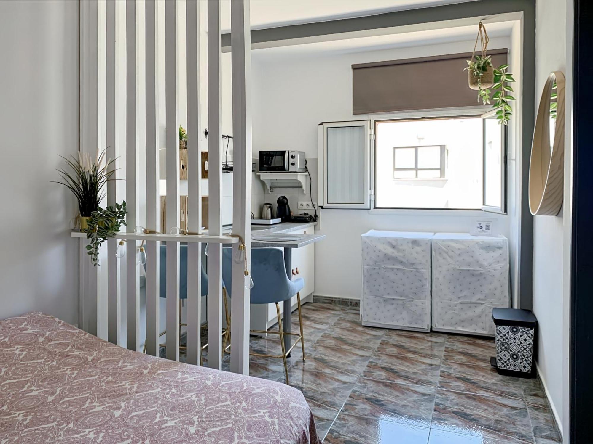 Habitaciones Privadas Cerca De La Playa Y Aeropuerto En Casa Compartida Con Otros Huespedes Playa Honda  Dış mekan fotoğraf